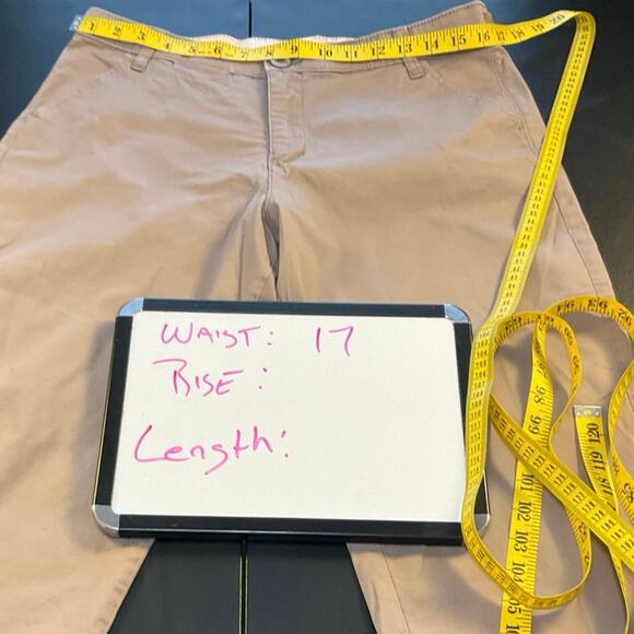Lee Women’s Comfort Waist Khaki Capris Pants Size M Button Hem Cropped Chino - Picture 6 of 8
